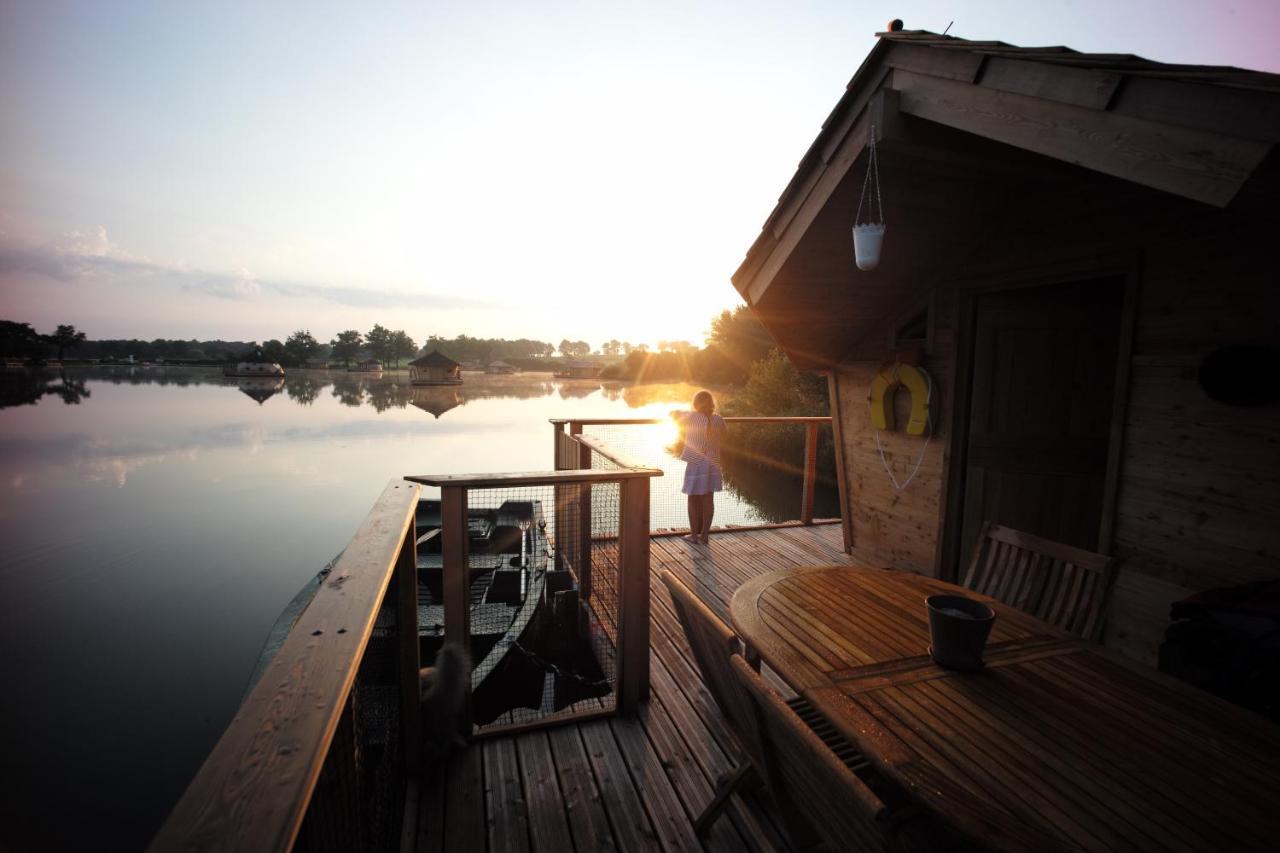 Village Flottant De Pressac Exterior photo