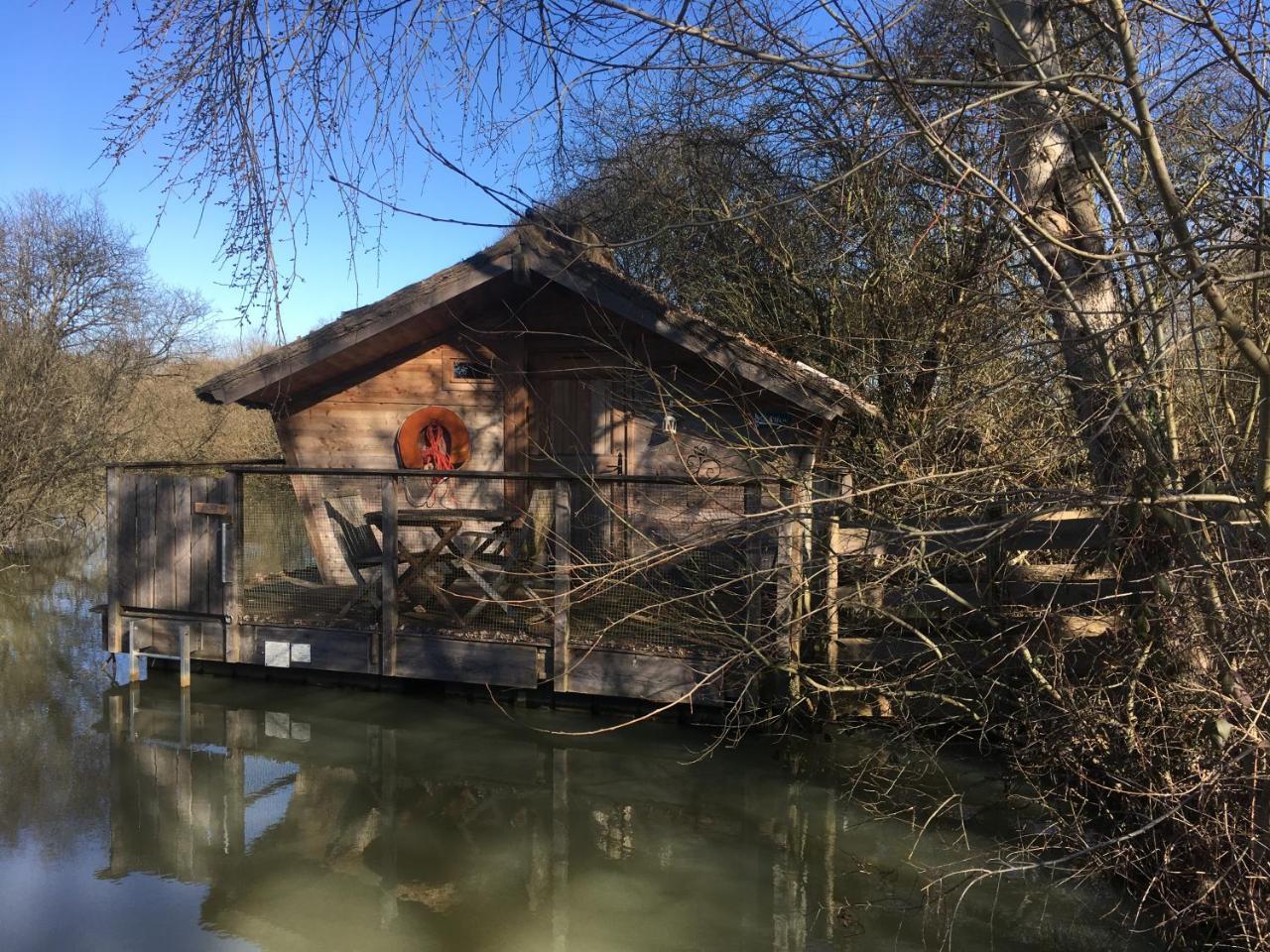 Village Flottant De Pressac Exterior photo