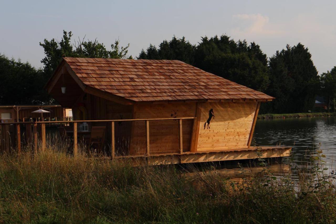 Village Flottant De Pressac Exterior photo
